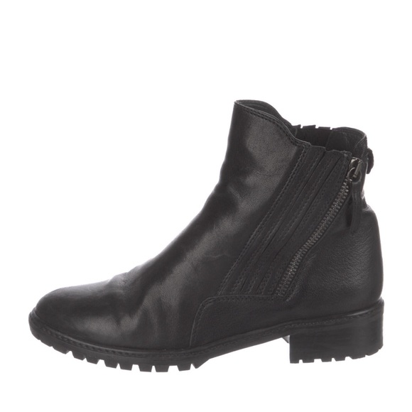 Stuart Weitzman Shoes - Stuart Weitzman Leather Ankle Chelsea Boots Black Round-Toes 8.5 Moto Boots NWOT